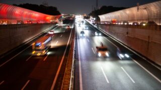 高速道路の深夜割引の見直しを発表